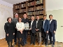 (v.l.n.r. Yanan Wu, Hefei Universität, Chief of International Exchange; Volker Alberding; Mitglied Vorstand Konfuzius Institut Stralsund; Heidi Waschki, stellv. Vorstandsvorsitzende Konfuzius Institut Stralsund; Dr. Alexander Badrow, Oberbürgermeister Hansestadt Stralsund, Dr. Pingchuan Wu, Hefei Universität, Chairman of University Coucil; Falk Höhn, Vorstandsvorsitzender Konfuzius Institut Stralsund; Dr. Hui Zhang, Hefei Universität, Director of International Office; Prof. Dr. Xinlu Li, Hefei Universität, Deputy Director of the Personal Department)