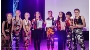 Alle auf einem Bild - die erfolgreiche Tanzgruppe aus der Musikschule Stralsund nach den Wettbewerben mit Urkunden und Medaillen