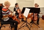 Mit dabei ist das Violoncellotrio mit Theo Hielscher, Yu-Er Rigani Yun und Leonard Kruske