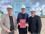 Freude über die in Aussicht gestellte Förderung v.l.n.r.  Dr. Frank-Bertolt Raith, Leiter des Amtes für Planung und Bau, Staatssekretät für Vorpommern, Heiko Miraß und Oberbürgermeister Alexander Badrow