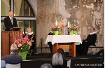 Oberbürgermeister Alexander Badrow spricht zu den fast 200 Gästen der Orgelweihe